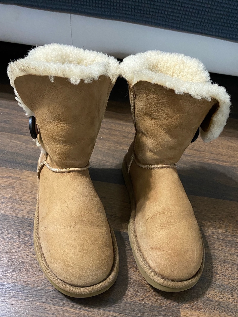 UGG Bailey Button Boot - Chestnut Size 6 - Picture 14 of 15